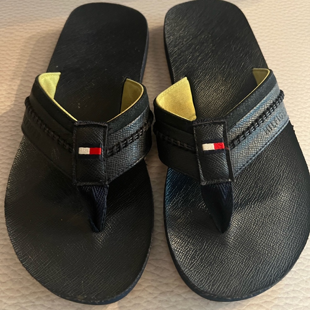 Gently used flip flop for boys